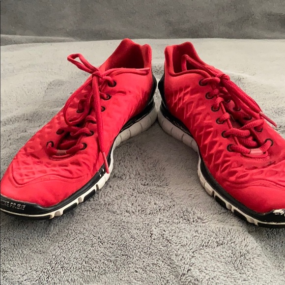Red Nike Free runs - Picture 5 of 5